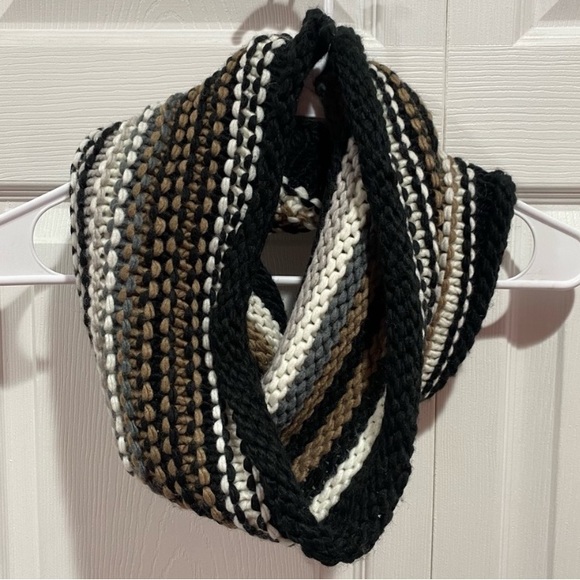 MADDEN GIRL Warm Knitted Infinity Scarf - brown/tan black white & gray, one-size - Picture 2 of 4